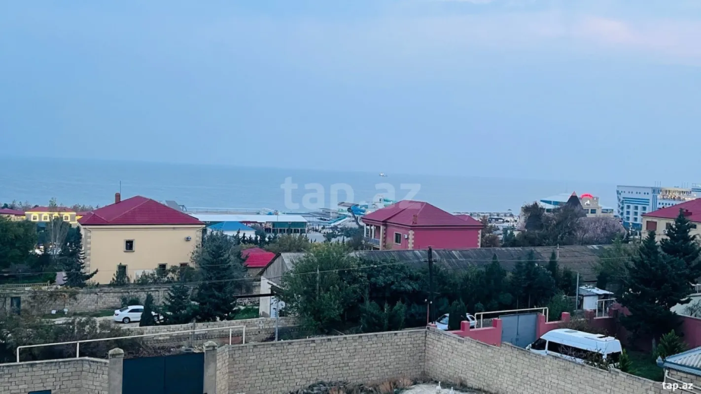 Satılır 7 otaqlı həyət evi