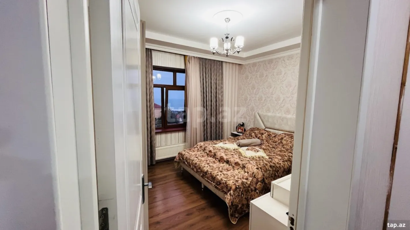 Satılır 7 otaqlı həyət evi