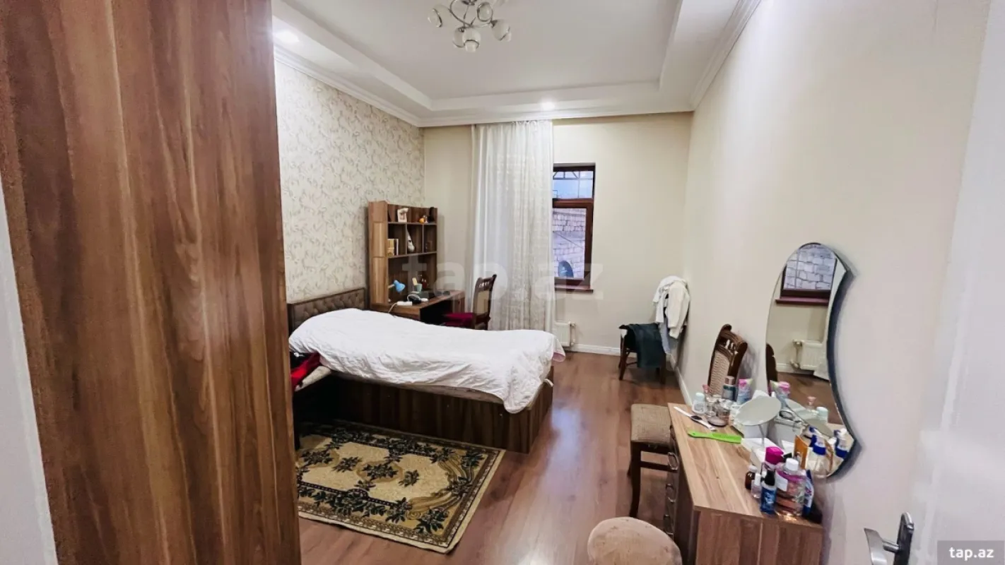 Satılır 7 otaqlı həyət evi