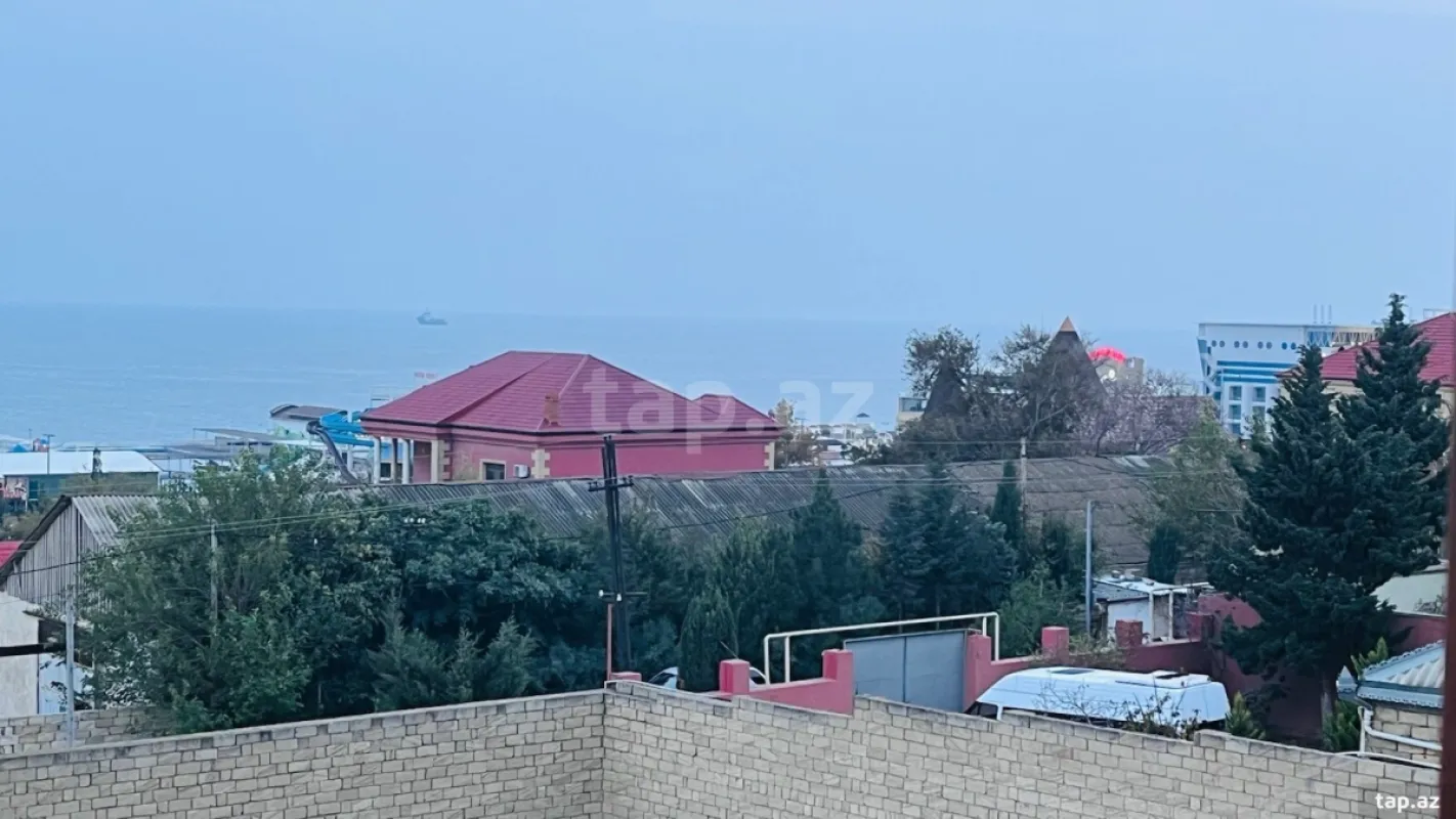 Satılır 7 otaqlı həyət evi