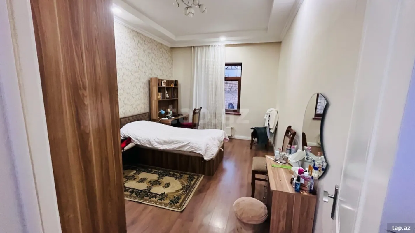 Satılır 7 otaqlı həyət evi