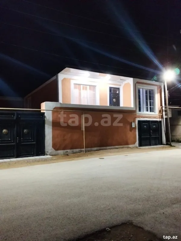 Satılır 6 otaqlı həyət evi