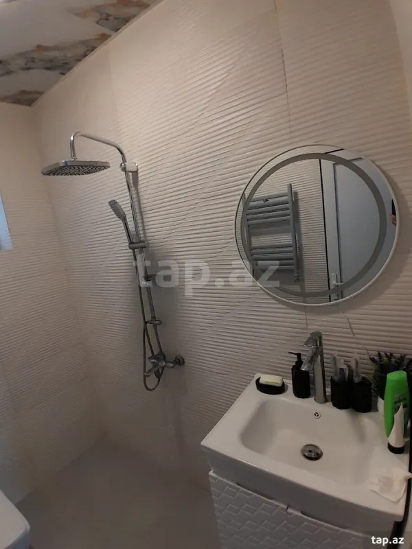 Satılır 6 otaqlı həyət evi