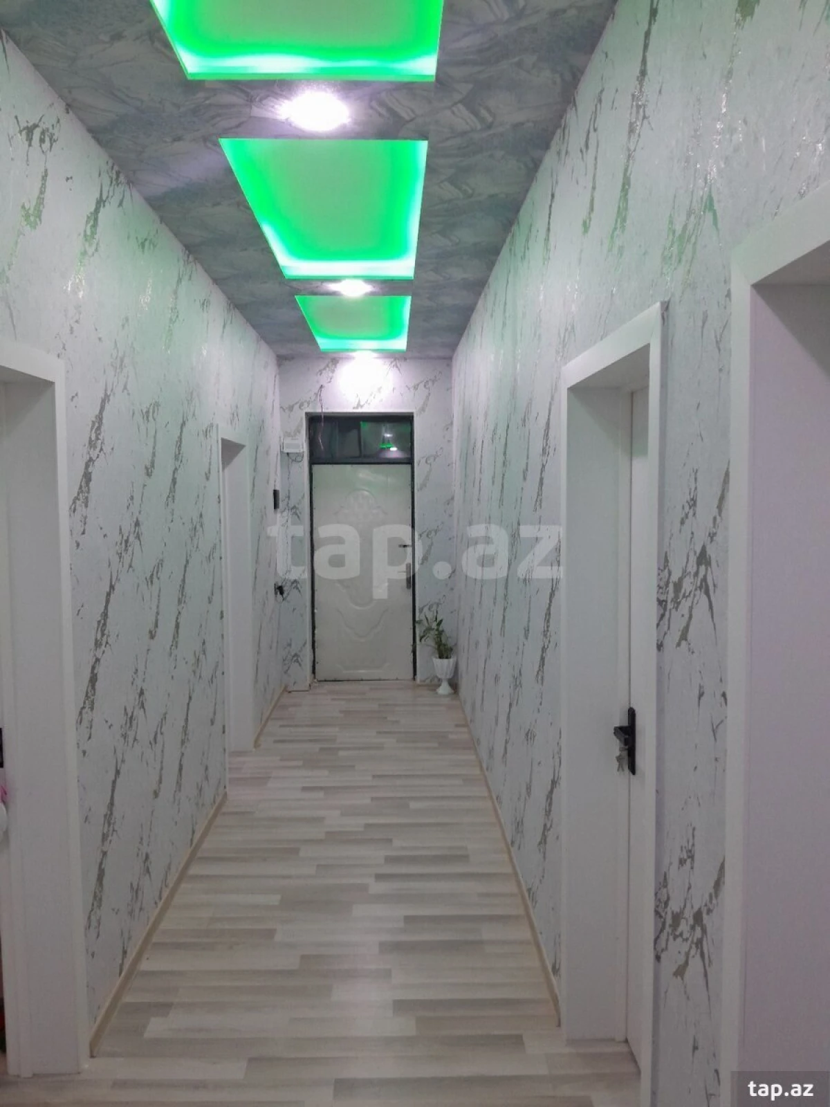 Satılır 6 otaqlı həyət evi