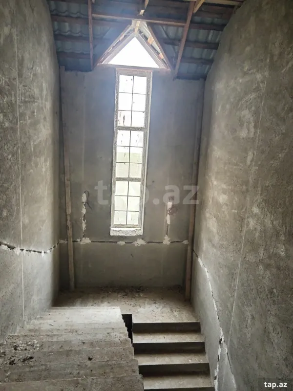 Satılır 7 otaqlı həyət evi 250 m²