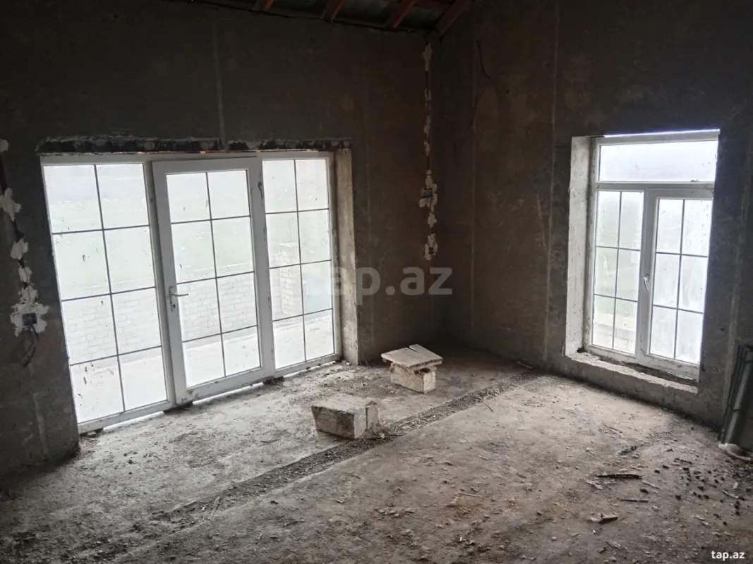 Satılır 7 otaqlı həyət evi 250 m²