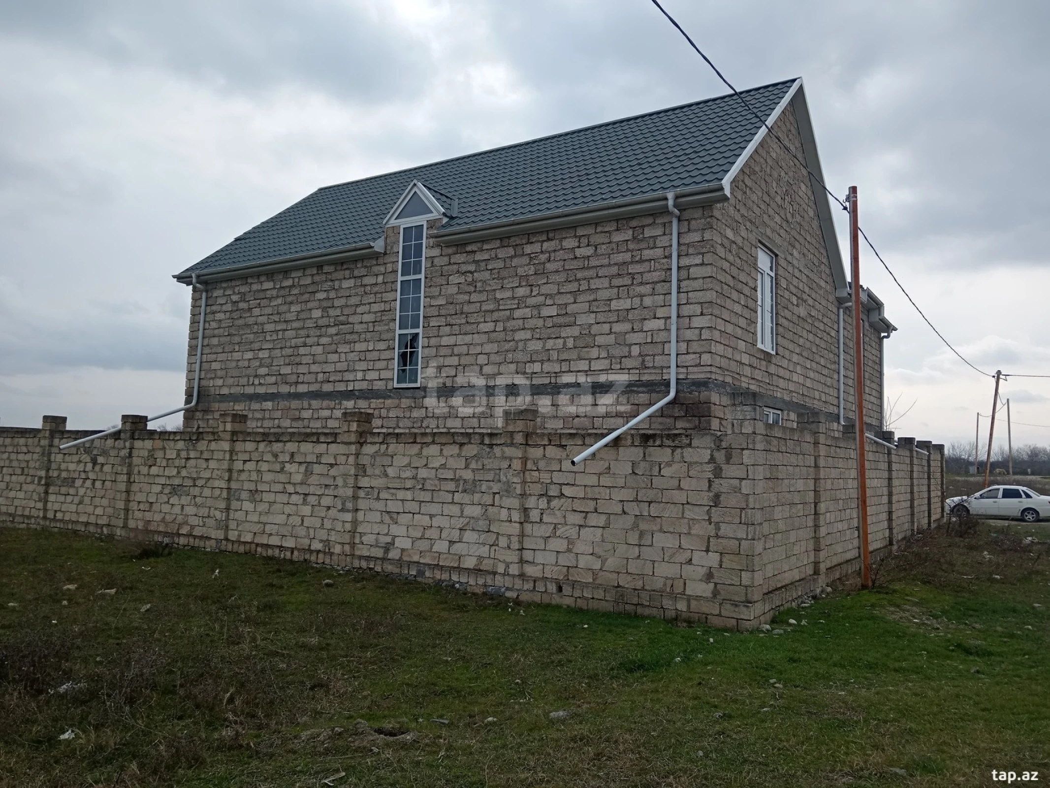 Satılır 7 otaqlı həyət evi 250 m²