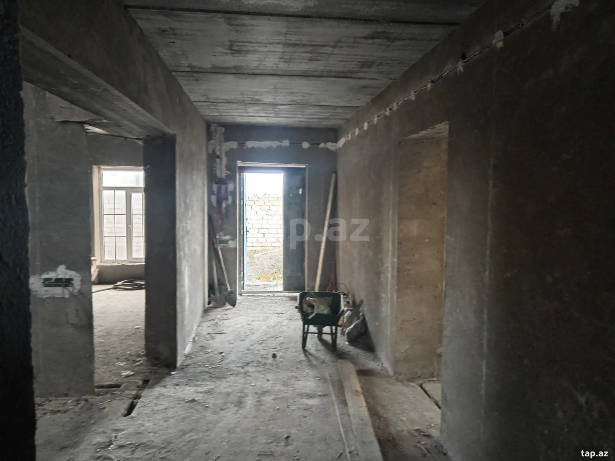 Satılır 7 otaqlı həyət evi 250 m²