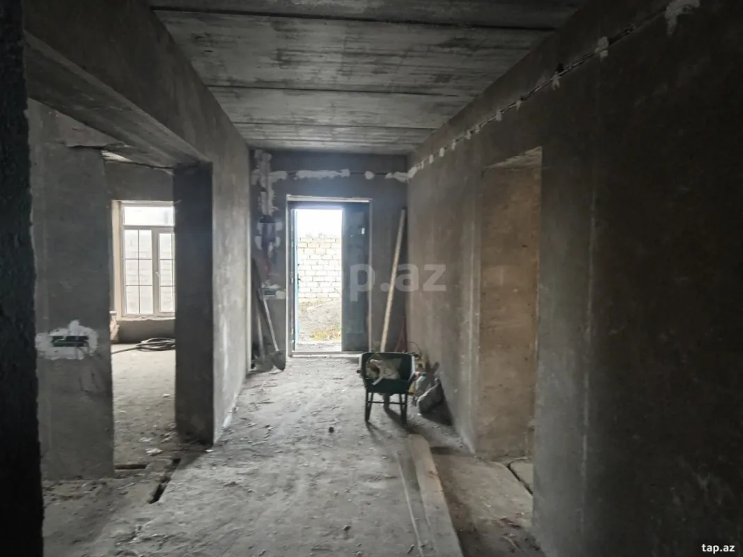 Satılır 7 otaqlı həyət evi 250 m²