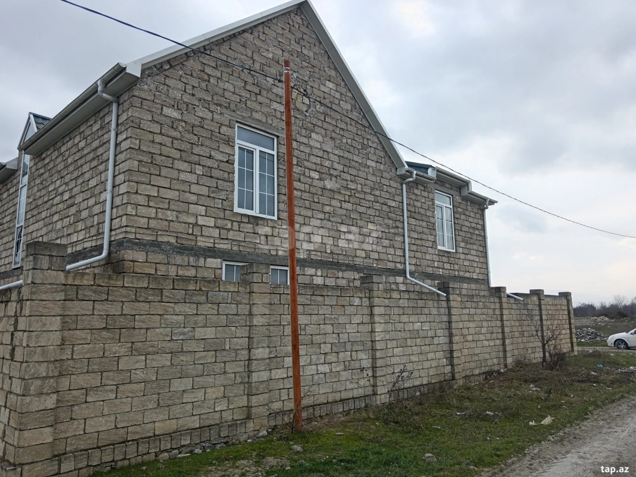 Satılır 7 otaqlı həyət evi 250 m²