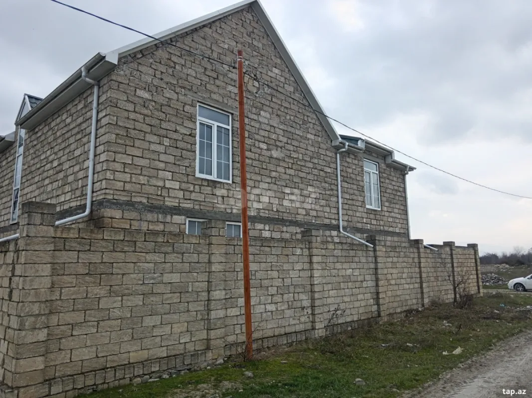 Satılır 7 otaqlı həyət evi 250 m²