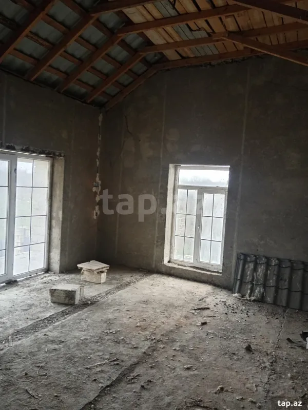 Satılır 7 otaqlı həyət evi 250 m²