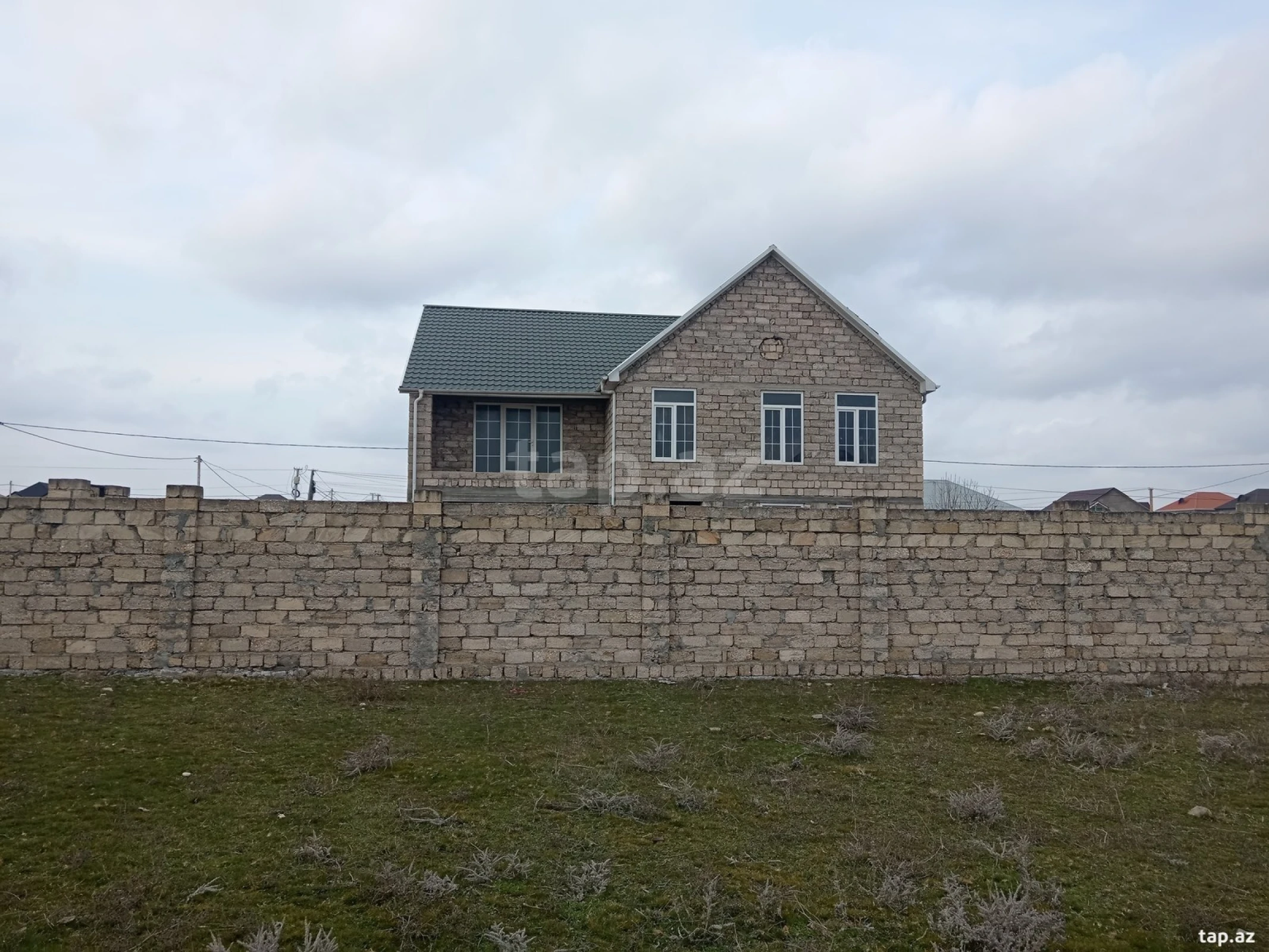 Satılır 7 otaqlı həyət evi 250 m²