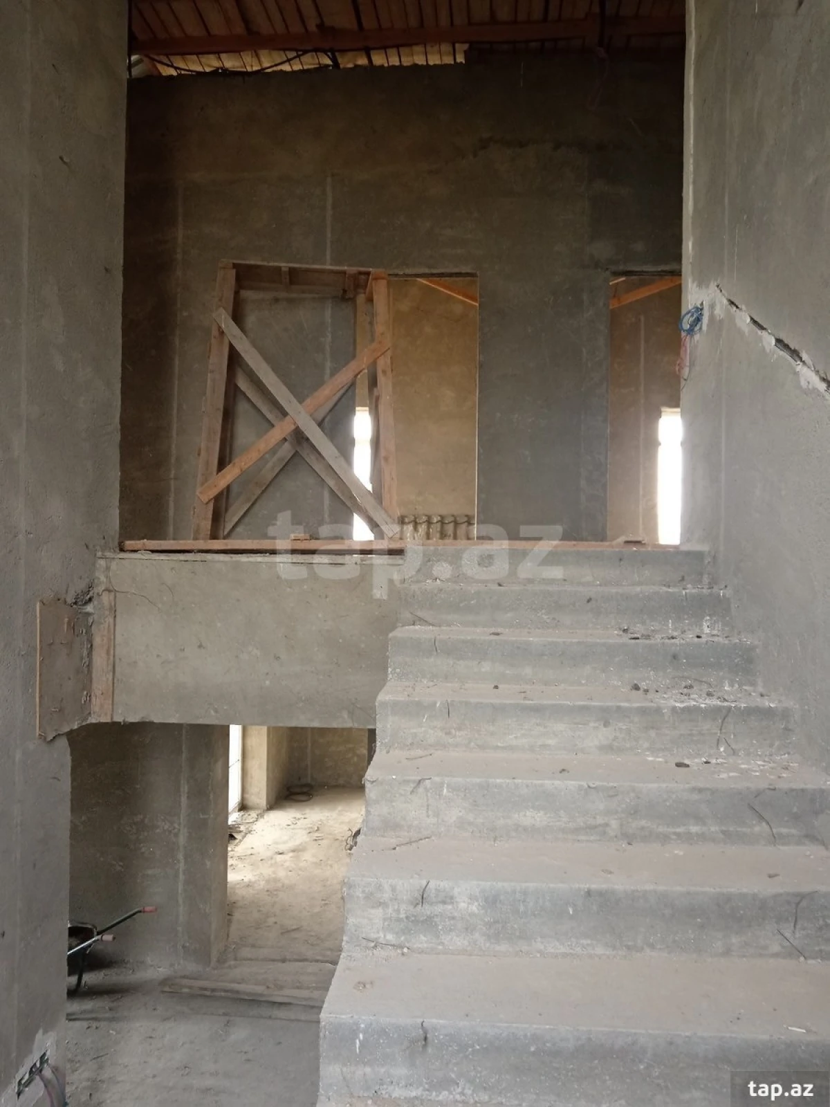 Satılır 7 otaqlı həyət evi 250 m²