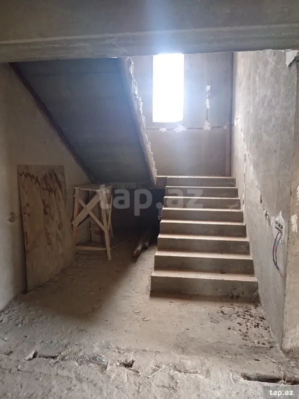 Satılır 7 otaqlı həyət evi 250 m²