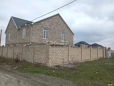 Satılır 7 otaqlı həyət evi 250 m²