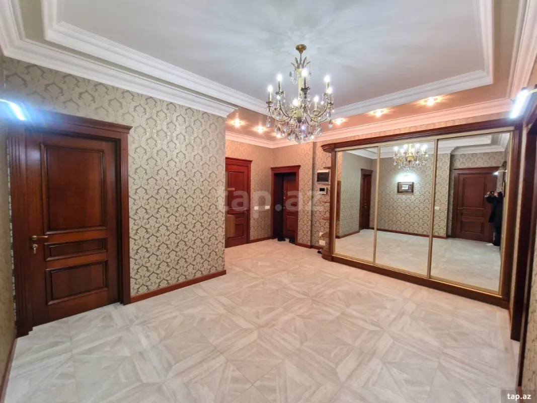 Kirayə verilir 3 otaqlı yeni tikili 160 m²