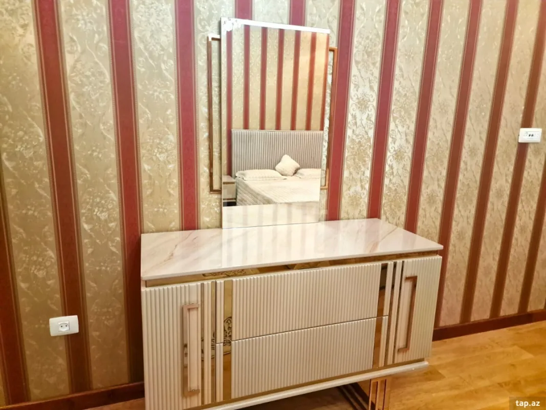 Kirayə verilir 3 otaqlı yeni tikili 160 m²