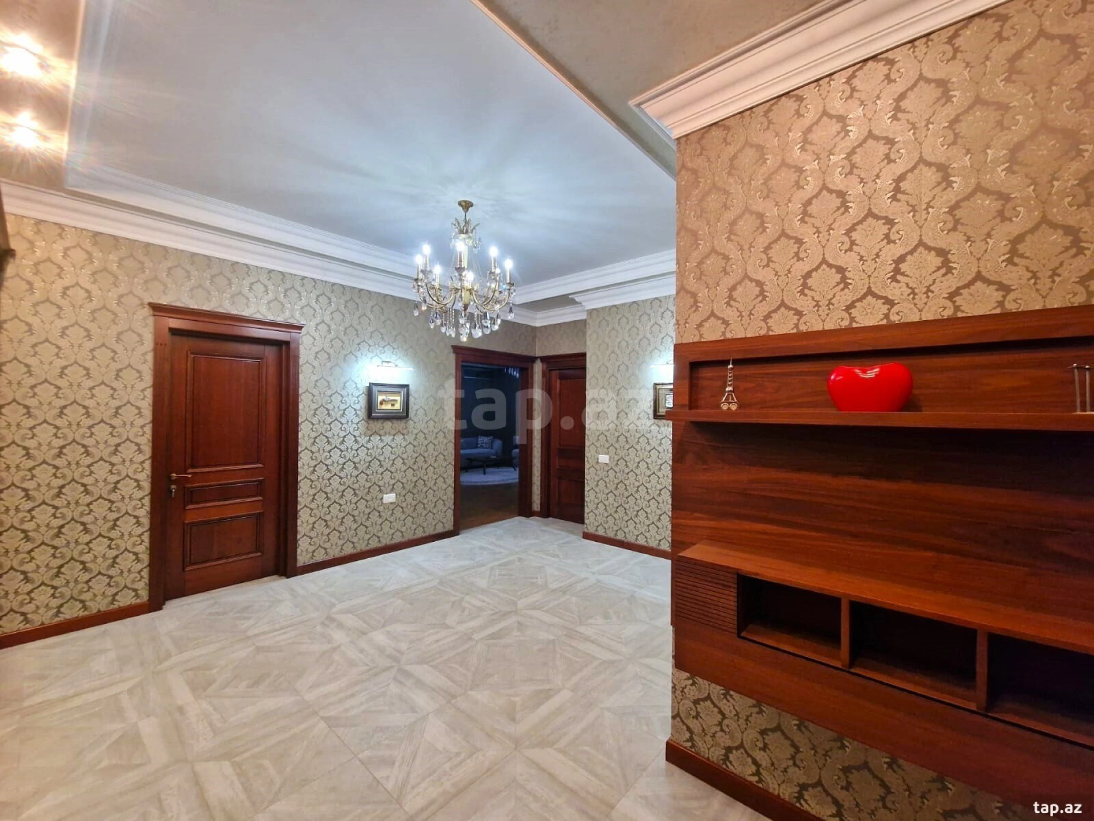 Kirayə verilir 3 otaqlı yeni tikili 160 m²