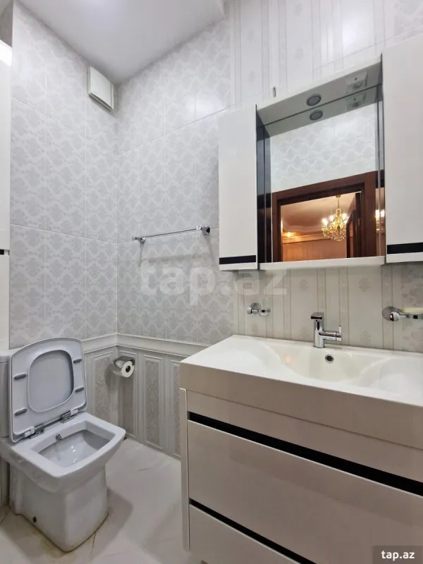 Kirayə verilir 3 otaqlı yeni tikili 160 m²