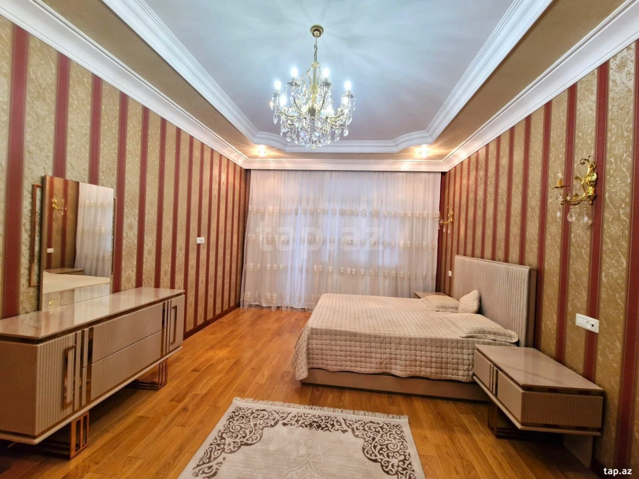 Kirayə verilir 3 otaqlı yeni tikili 160 m²
