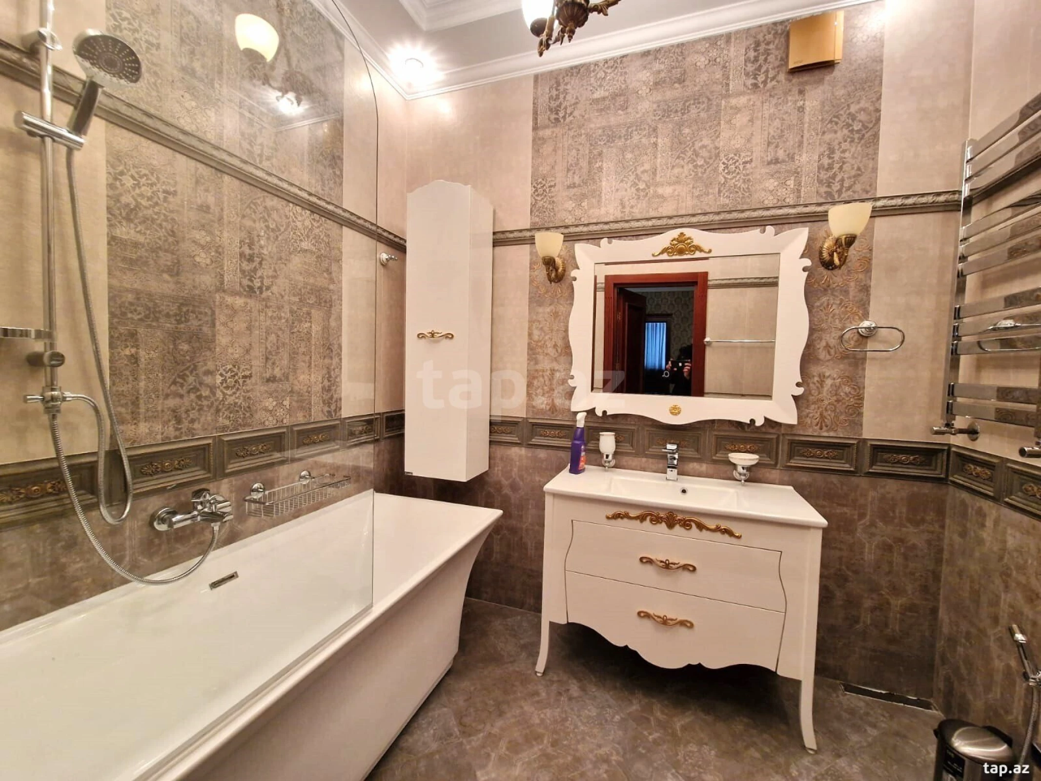 Kirayə verilir 3 otaqlı yeni tikili 160 m²