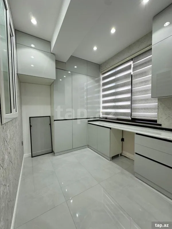 Satılır 3 otaqlı yeni tikili 80 m²