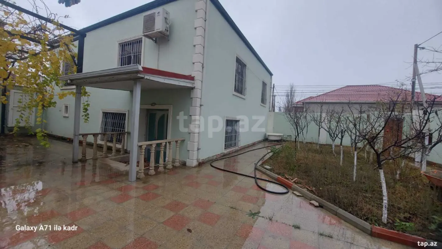 Satılır 4 otaqlı həyət evi 200 m²