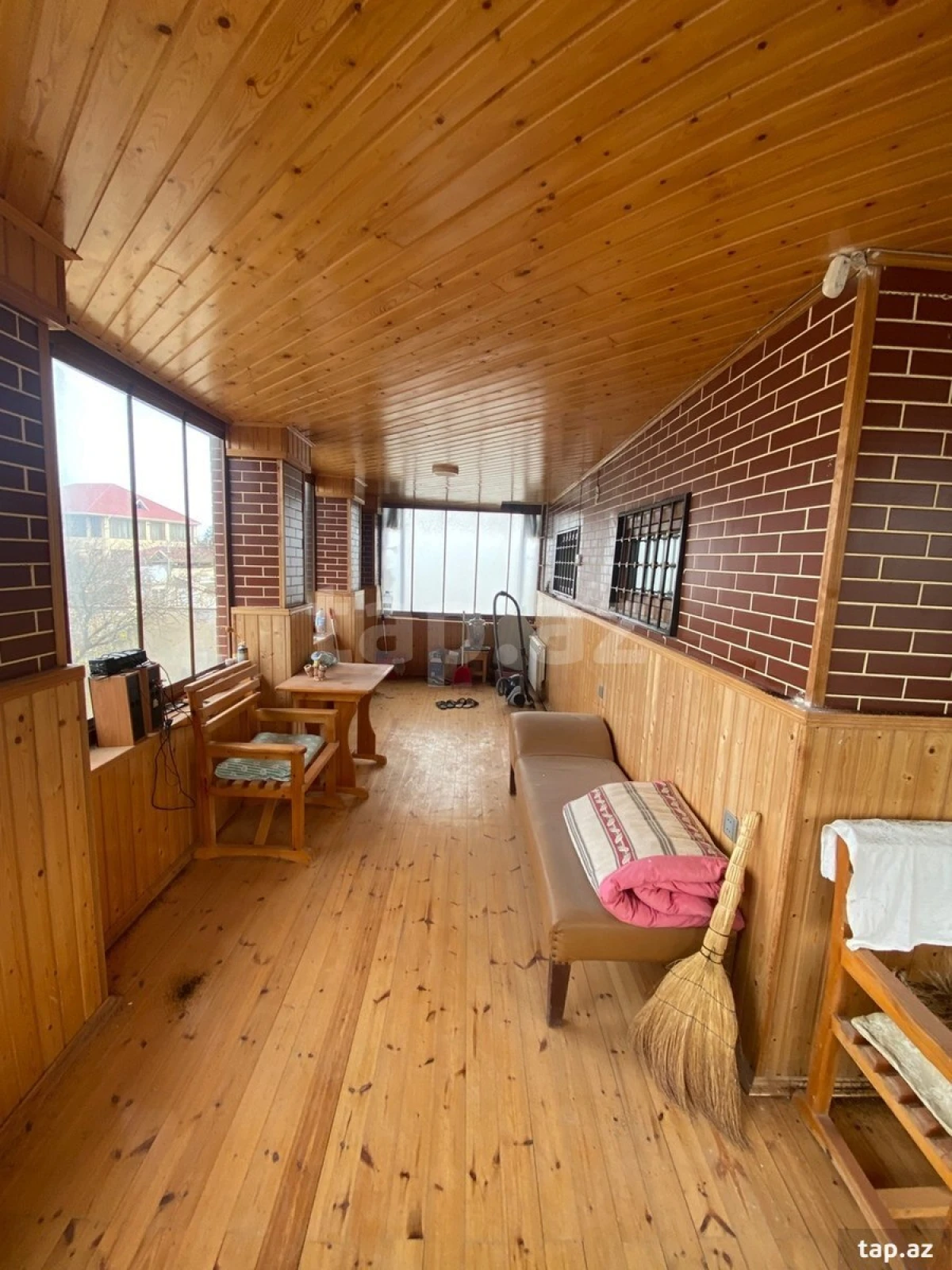 Satılır 14 otaqlı həyət evi