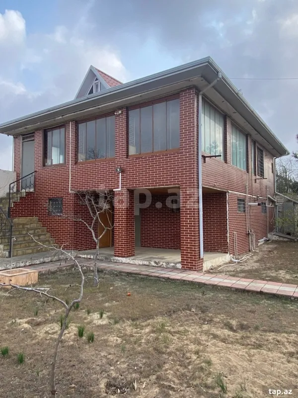 Satılır 14 otaqlı həyət evi