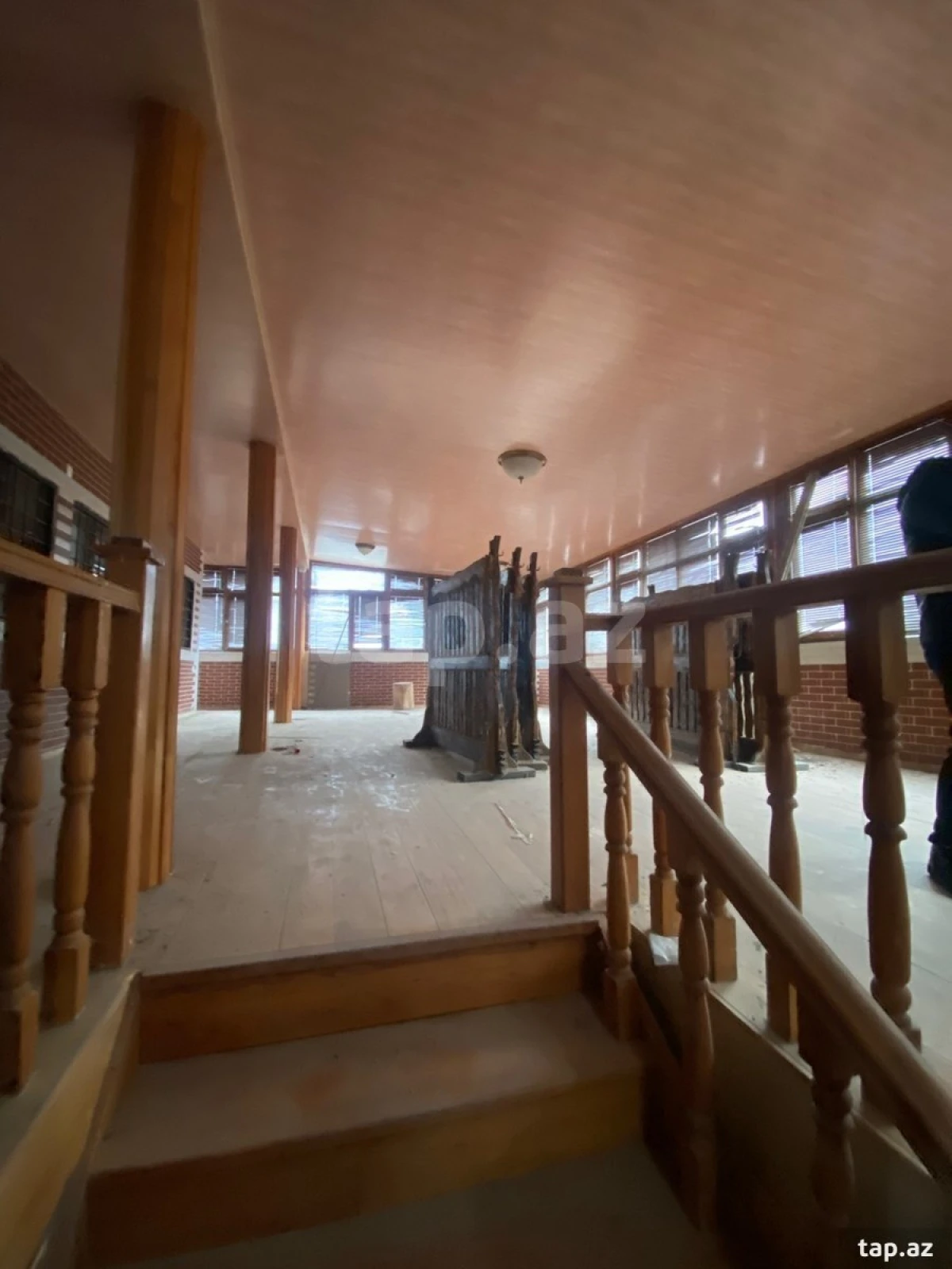 Satılır 14 otaqlı həyət evi