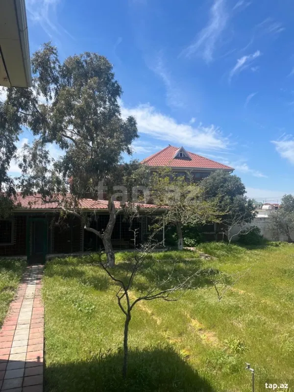 Satılır 14 otaqlı həyət evi