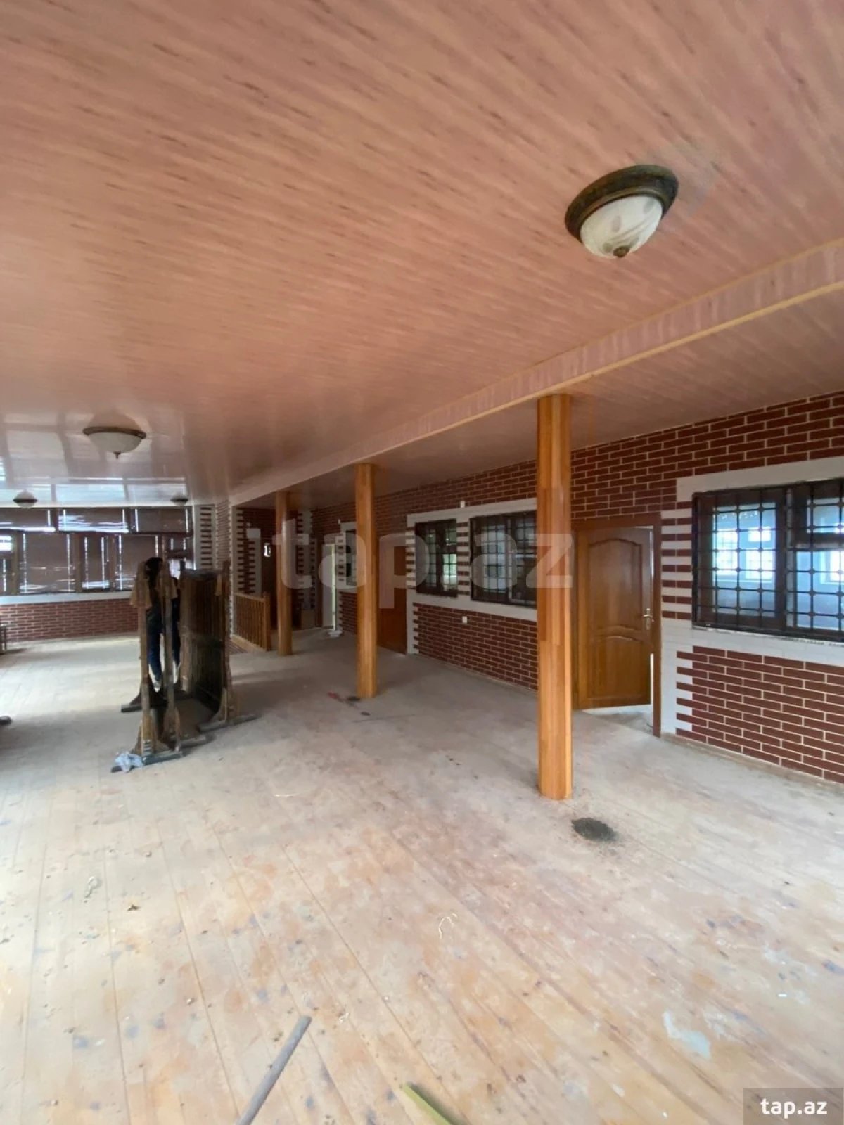 Satılır 14 otaqlı həyət evi