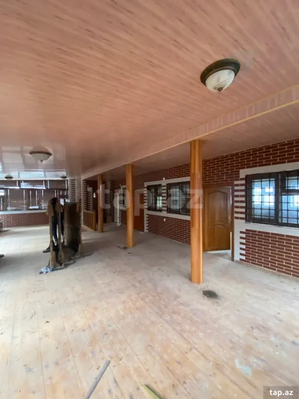 Satılır 14 otaqlı həyət evi