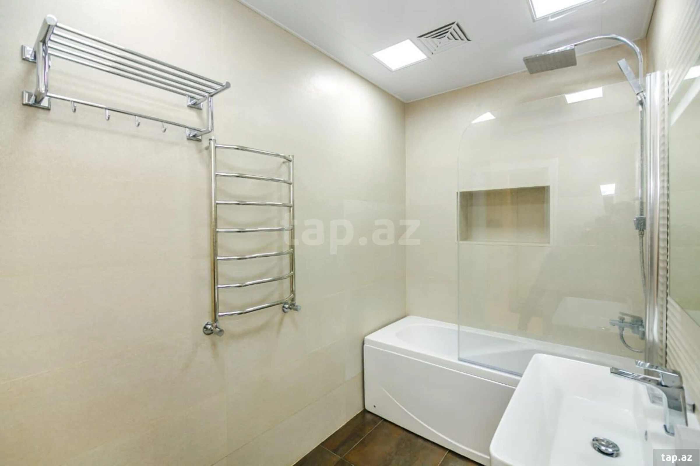 Kirayə verilir 2 otaqlı yeni tikili 75 m²