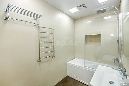 Kirayə verilir 2 otaqlı yeni tikili 75 m²