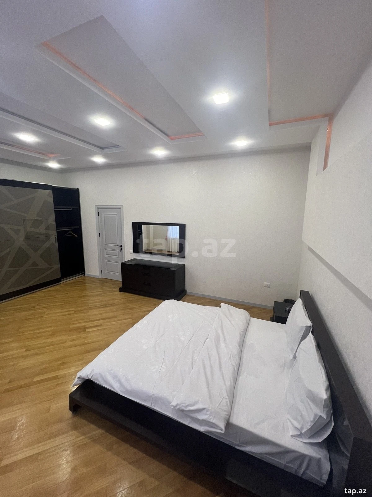Kirayə verilir 2 otaqlı yeni tikili 80 m²