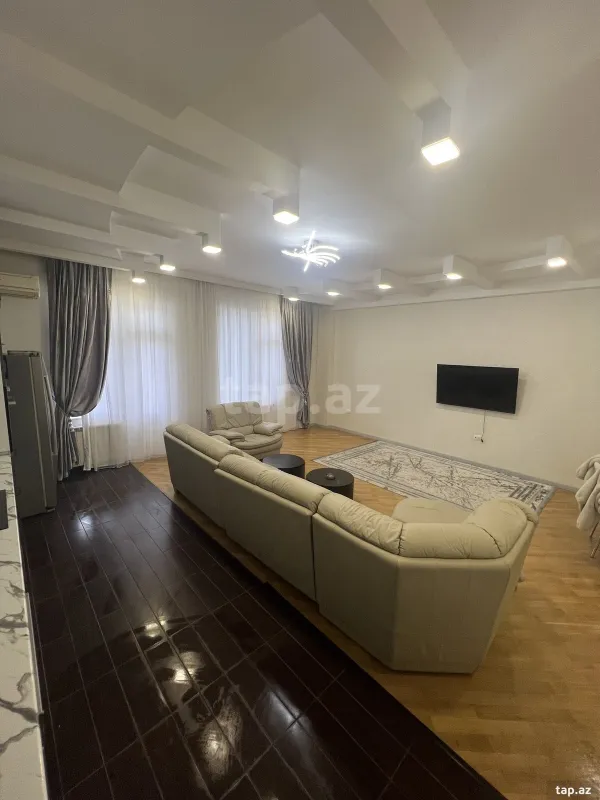 Kirayə verilir 2 otaqlı yeni tikili 80 m²
