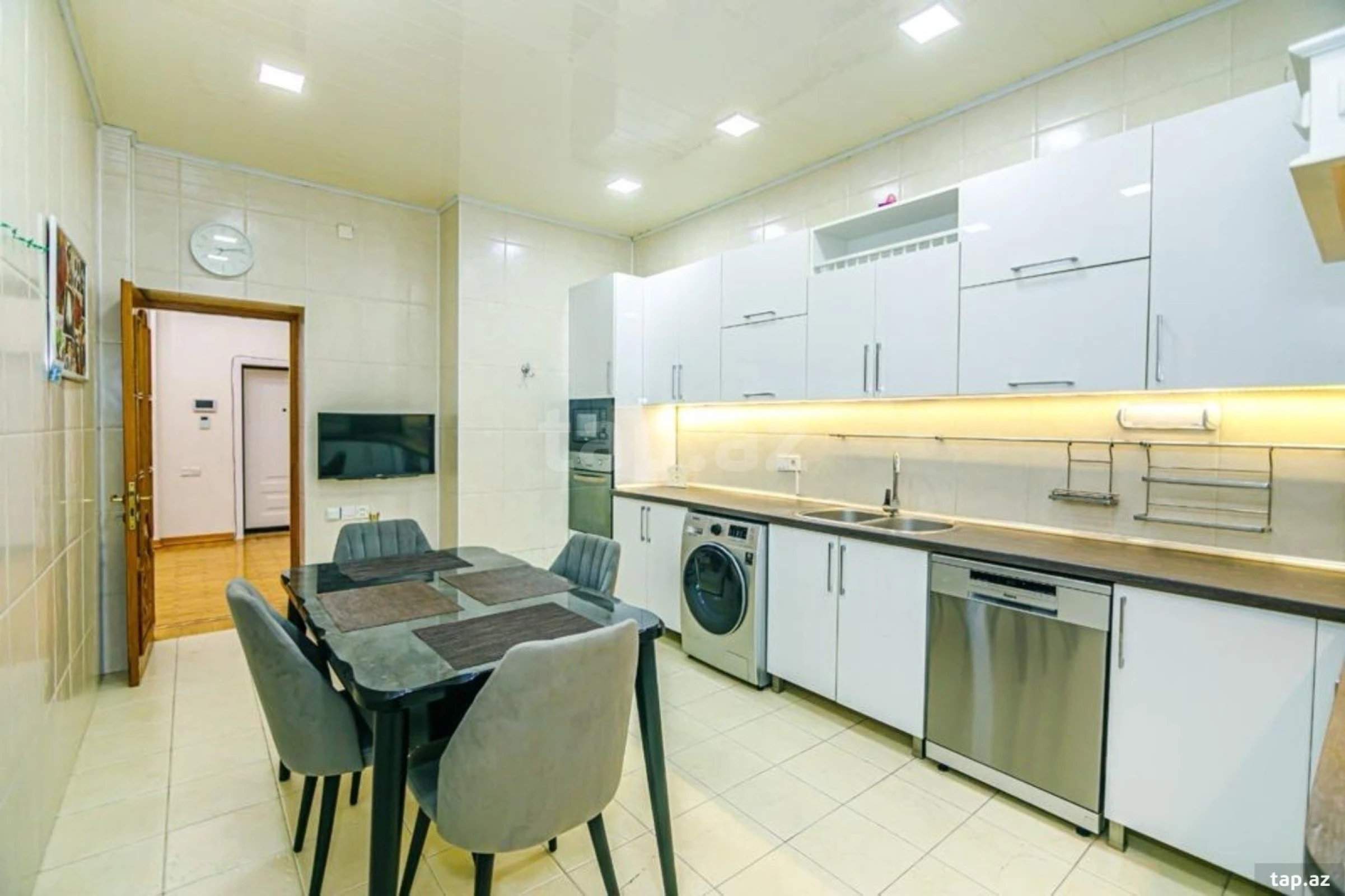 Kirayə verilir 2 otaqlı yeni tikili 80 m²
