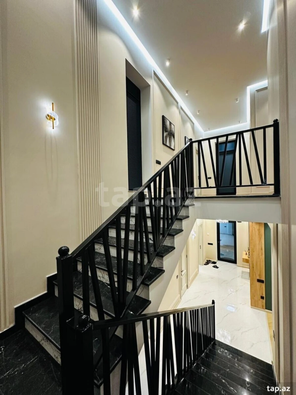 Satılır 5 otaqlı həyət evi