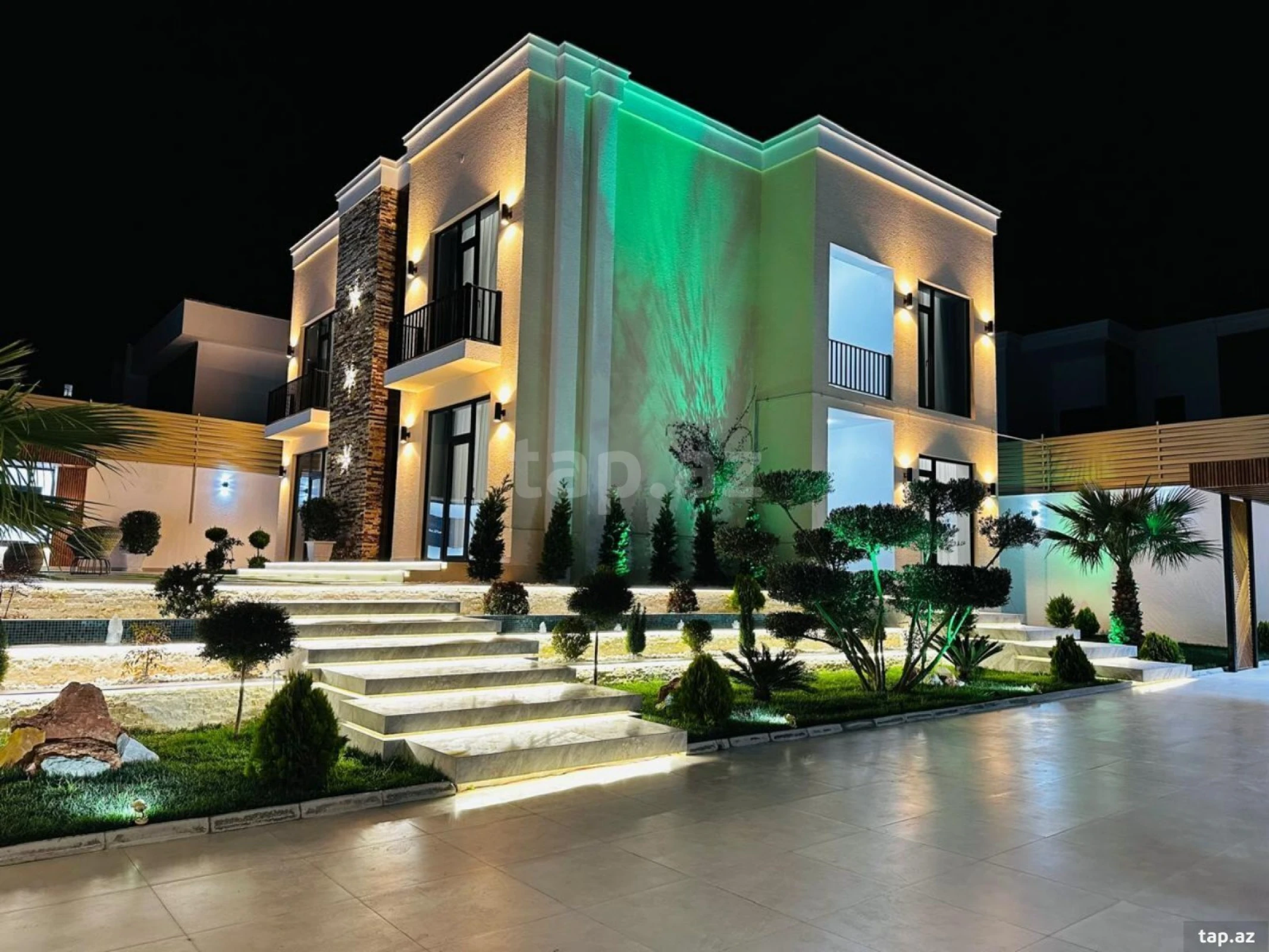 Satılır 5 otaqlı həyət evi