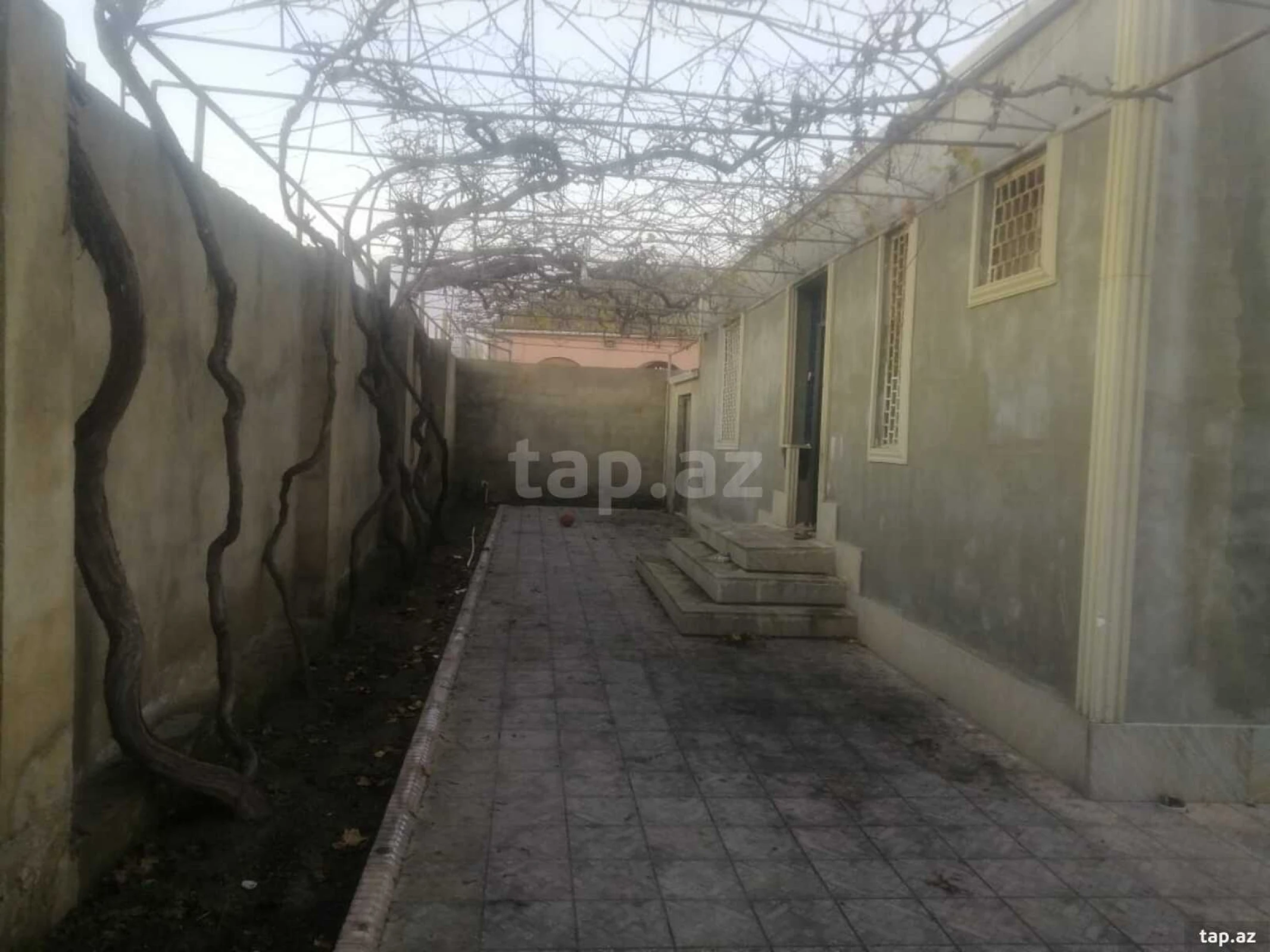 Satılır 4 otaqlı həyət evi