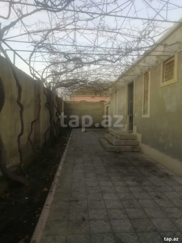 Satılır 4 otaqlı həyət evi