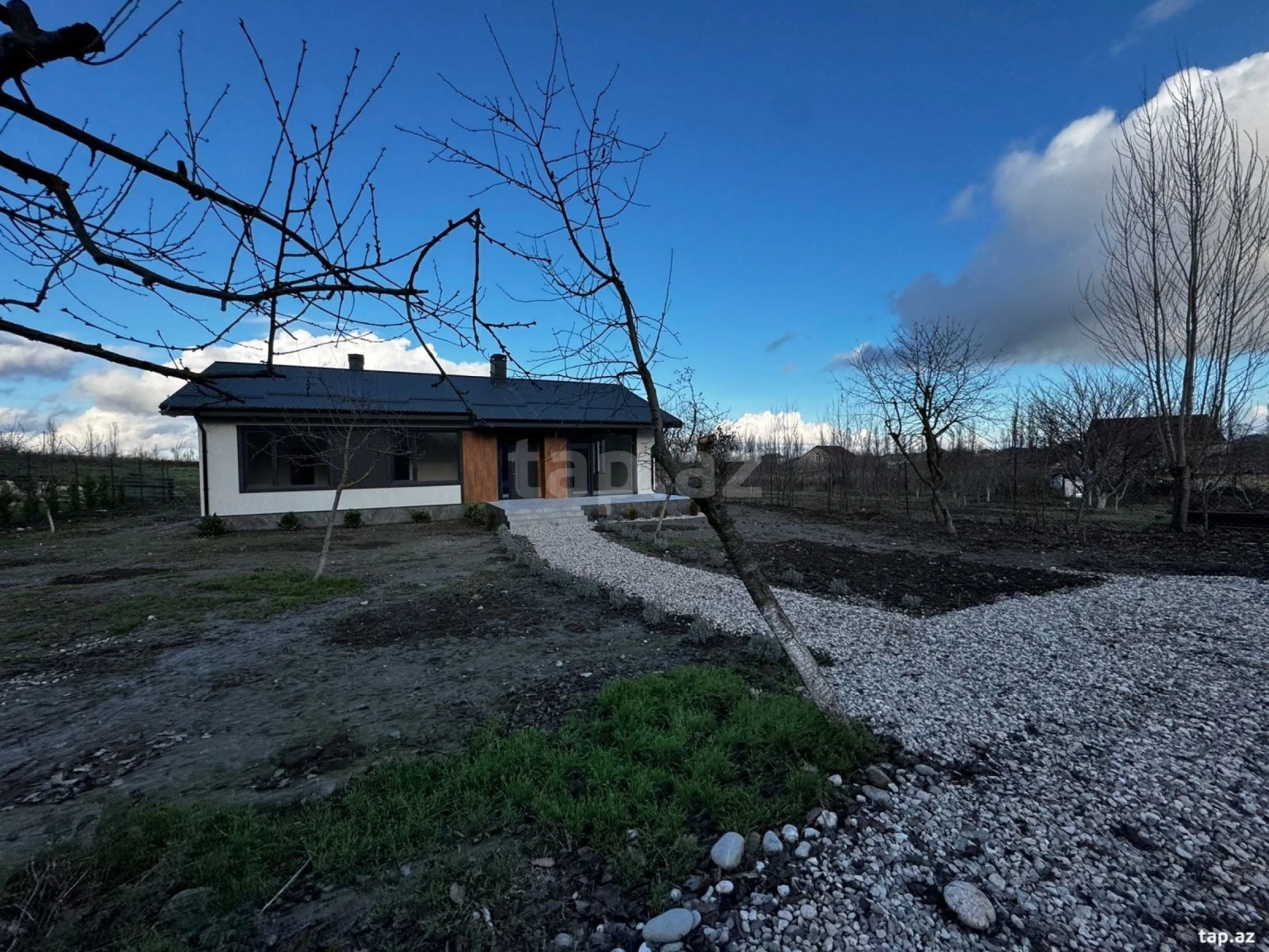 Satılır 3 otaqlı həyət evi