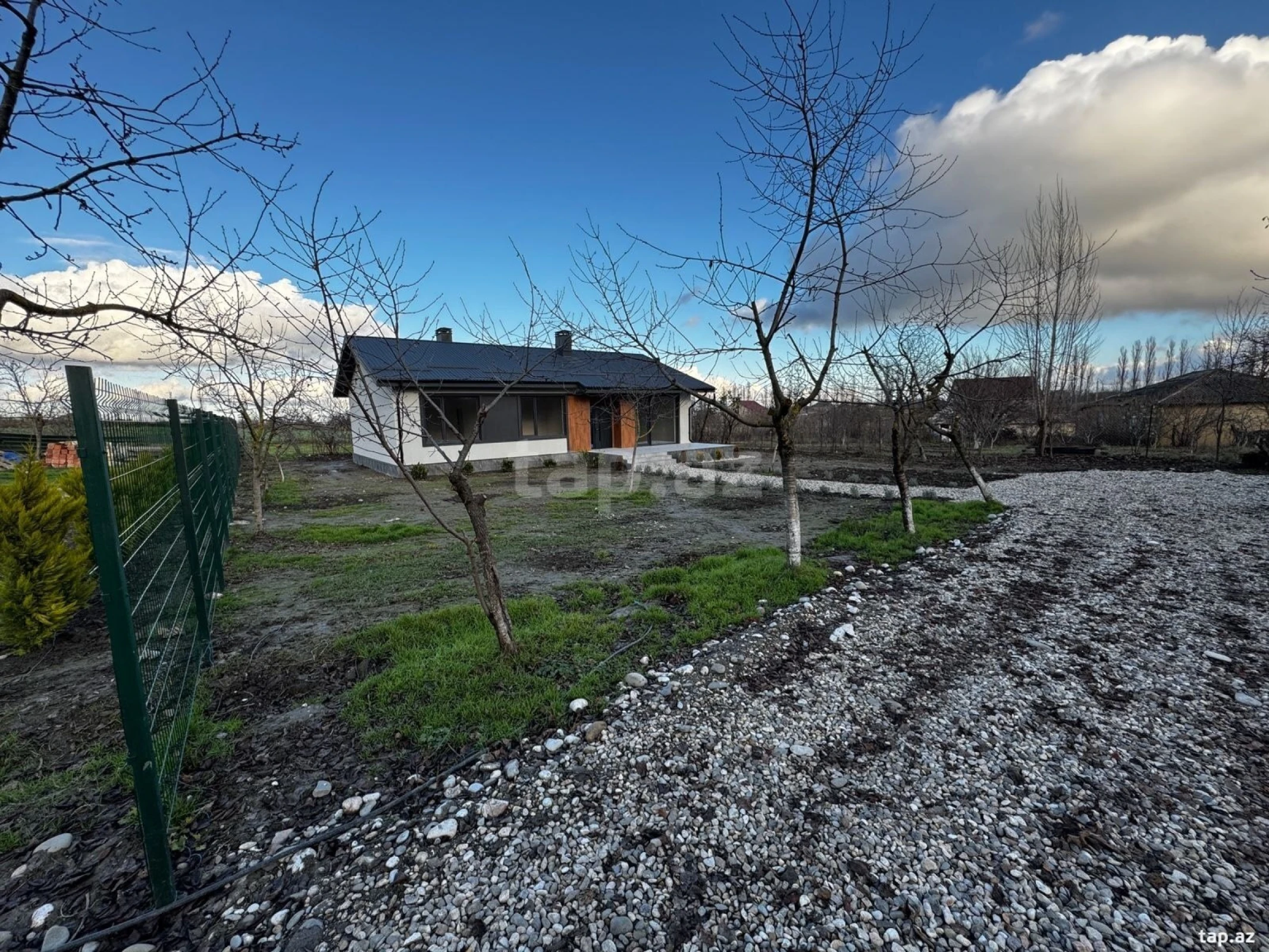 Satılır 3 otaqlı həyət evi