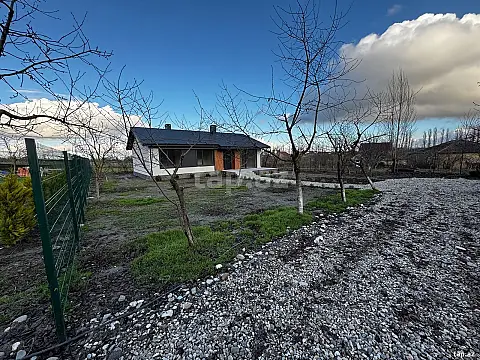 Satılır 3 otaqlı həyət evi