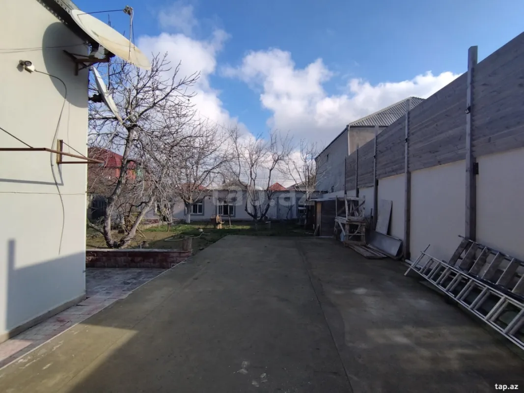 Satılır 4 otaqlı həyət evi