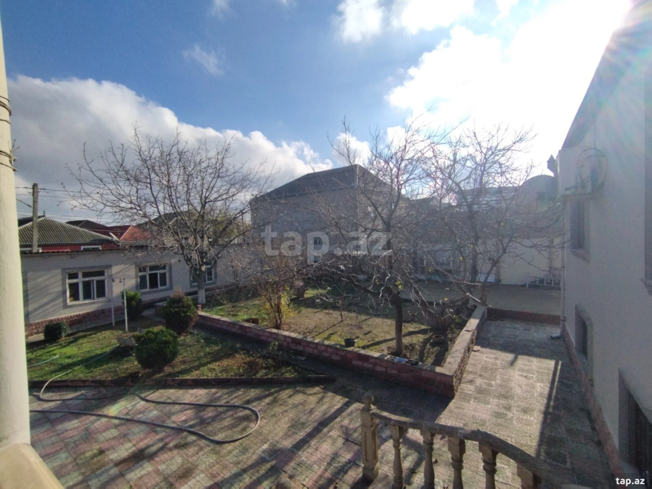 Satılır 4 otaqlı həyət evi