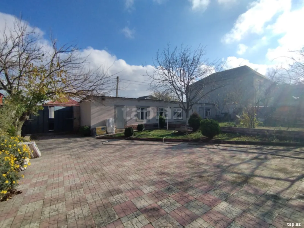 Satılır 4 otaqlı həyət evi