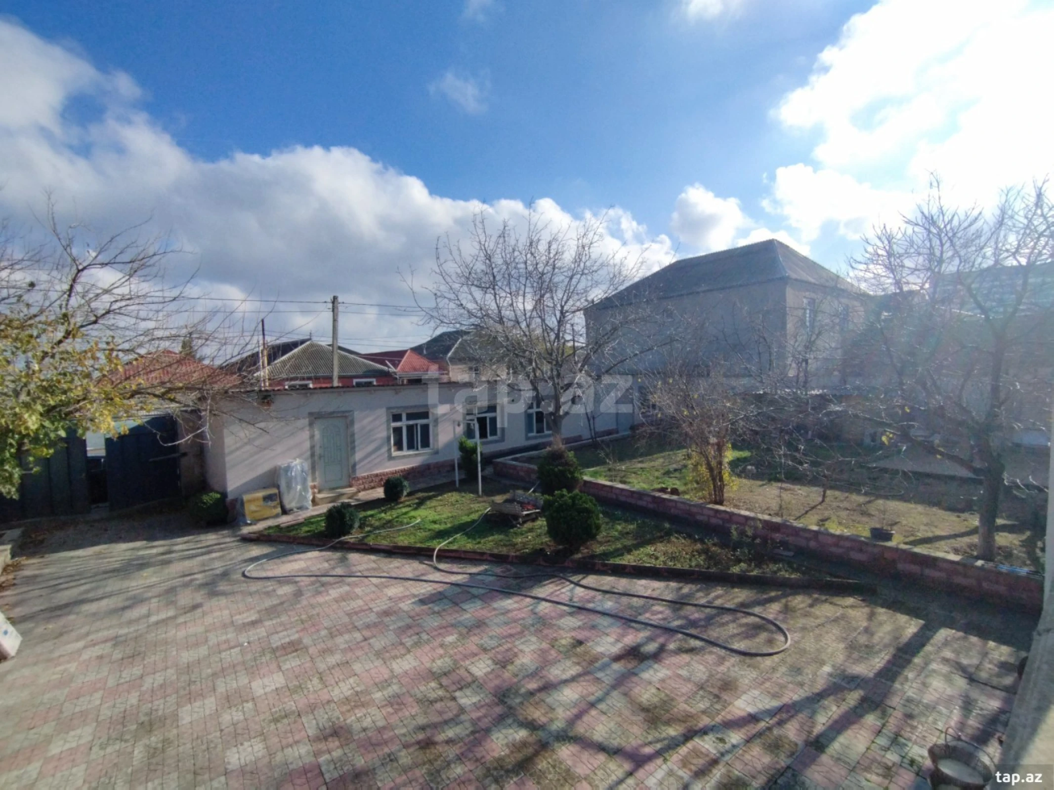 Satılır 4 otaqlı həyət evi